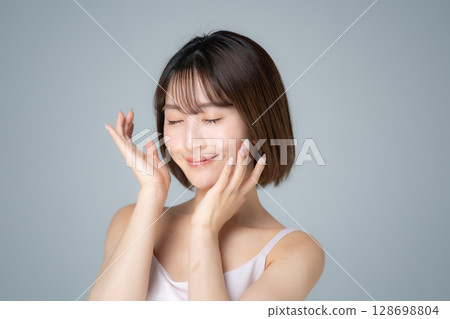 年輕女子的美麗 128698804