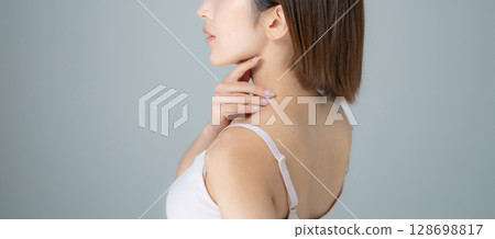 Young woman beauty 128698817