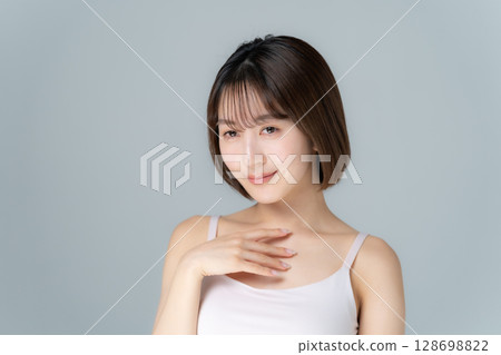 Young woman beauty Young woman beauty 128698822