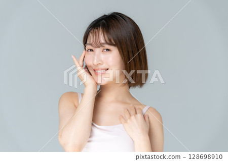 Young woman beauty Young woman beauty 128698910