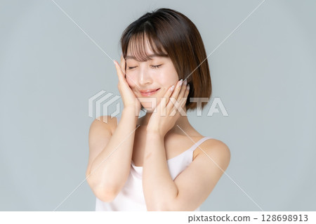 Young woman beauty Young woman beauty 128698913