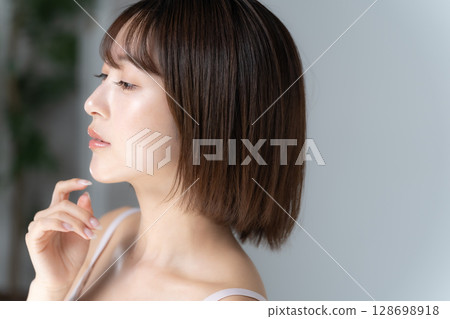 年輕女子的美麗 128698918