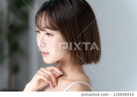 年輕女子的美麗 128698919