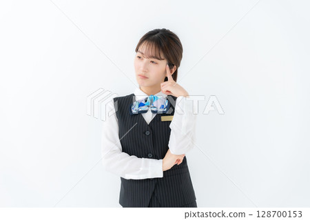 穿著制服的年輕女子，做生意，憂心忡忡 128700153