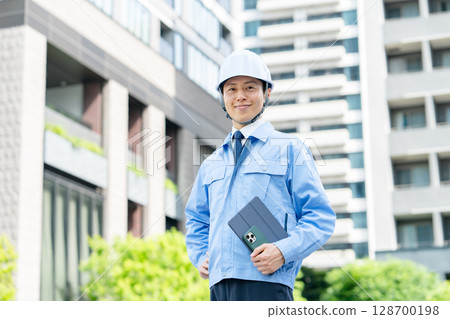 Middle-aged man in work clothes 128700198