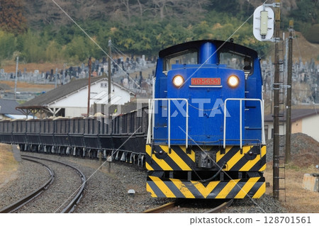 Iwate Development Railway - Freight train hauled by a DD56 diesel locomotive departing Choanji Station 128701561