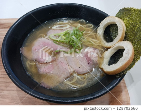 和味拉麵專賣店的鹽拉麵(新名神高速公路寶塚北SA) 和味拉麵專賣店的鹽拉麵(新名神高速公路寶塚北SA) 128702660