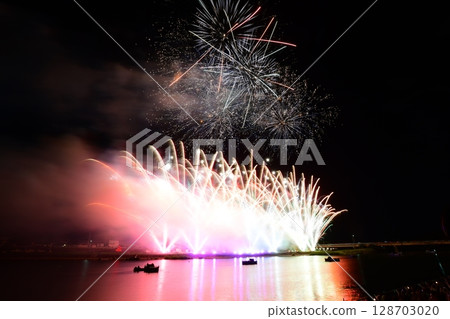 Toyohashi Gion Festival Launch Fireworks Toyohashi Gion Festival Launch Fireworks 128703020