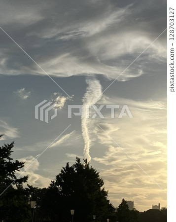 與雲彩的風景 與雲彩的風景 128703127