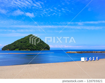 青森縣青森市淺蟲市的日落海灘淺蟲，晴朗的藍天上 128703821