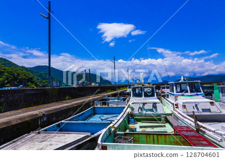 Lakeside scenery of Okishima 128704601