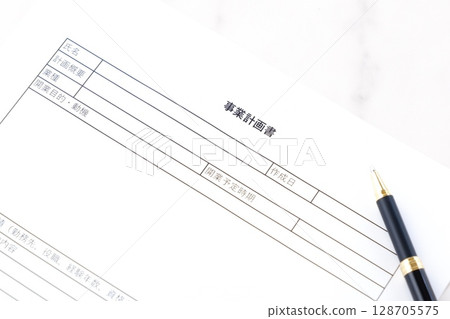 Image of an entrepreneur preparing a business plan prior to launching a new business 128705575