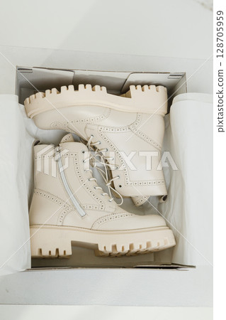 Women's leather boots in a branded box. NEW women's shoes 128705959