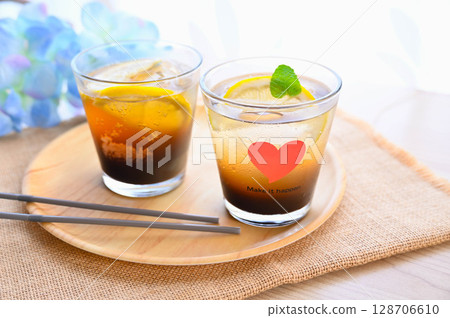 清爽的夏日咖啡飲品 清爽的夏日咖啡飲品 128706610