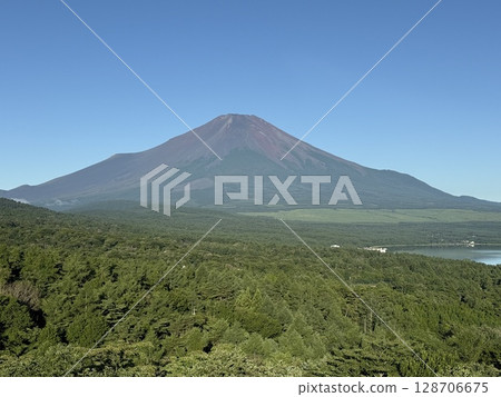 Summer sky and Lake Yamanaka seen from Lake Yamanaka Panorama Deck 128706675