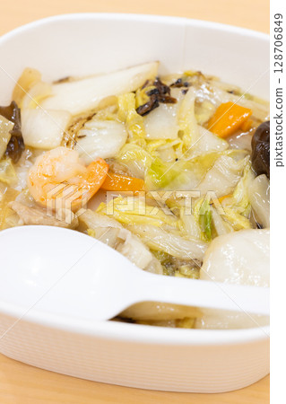 Delicious convenience store bento: Chinese rice bowl bento 128706849