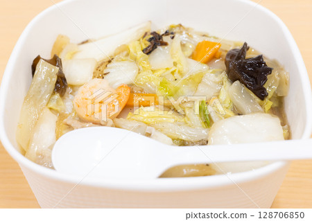 Delicious convenience store bento: Chinese rice bowl bento Delicious convenience store bento: Chinese rice bowl bento 128706850