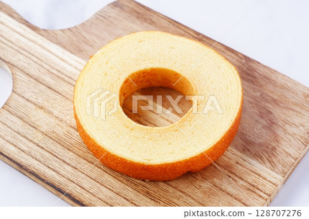 Looks delicious Baumkuchen Looks delicious Baumkuchen 128707276