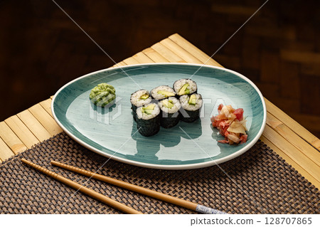 Avocado hosomaki rolls 128707865