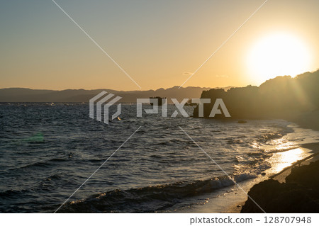 The sea at dawn, the color of hope 128707948