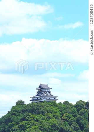愛知縣犬山市的國寶犬山城風景 愛知縣犬山市的國寶犬山城風景 128708456