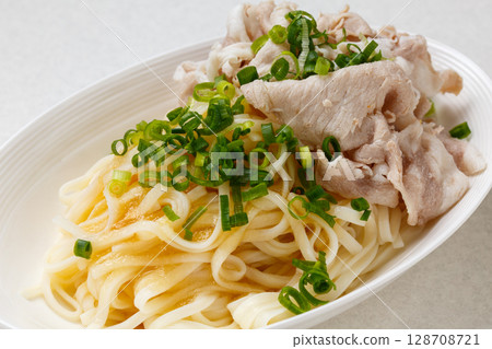 Pork shabu udon 128708721
