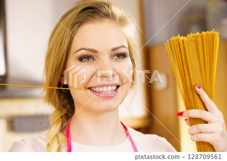 Woman holding long pasta 128709561