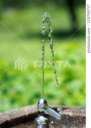 公園飲水機 128709727