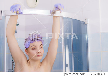 Woman applying toner shampoo on her hair Woman applying toner shampoo on her hair 128710301