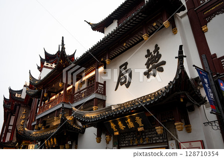 Shanghai Yuyuan Gardens 128710354