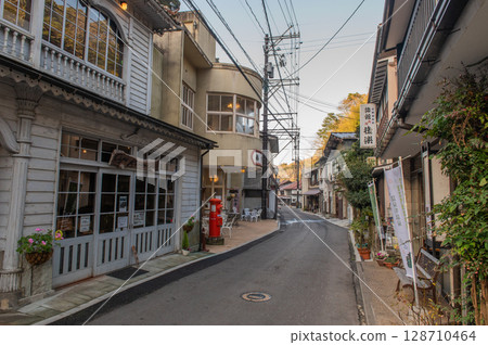 清晨漫步湯之津溫泉街｜島根縣靜謐的復古溫泉勝地 128710464
