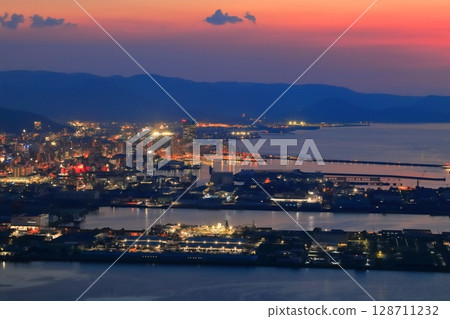 [Kagawa Prefecture] Takamatsu Symbol Tower shining in rainbow and evening view of Takamatsu city area seen from Yashimaru 128711232