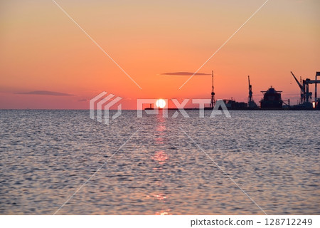 First sunrise of the year at Ise Bay, Tsu City, Mie Prefecture 128712249