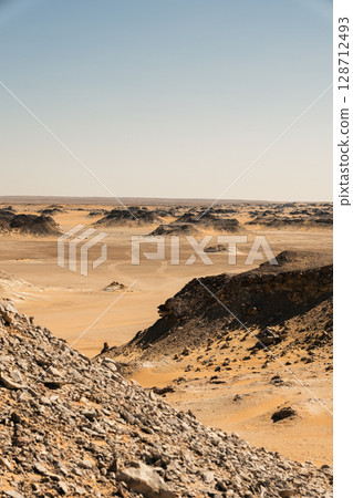 egypt, sahara, sand dunes 128712493