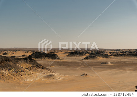 egypt, sahara, sand dunes 128712494