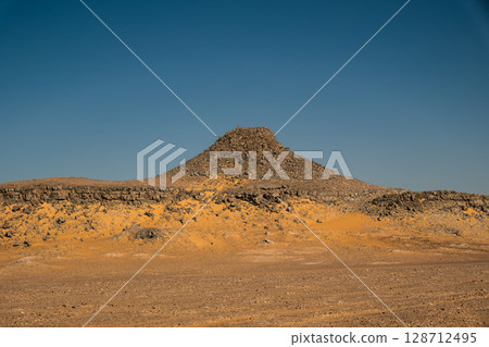 egypt, sahara, sand dunes 128712495
