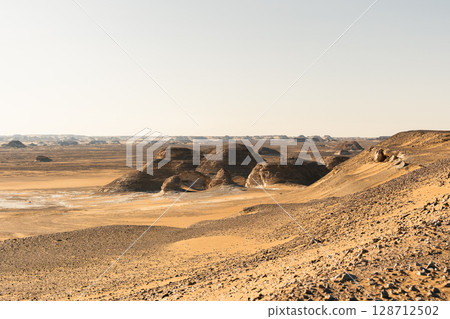 egypt, sahara, sand dunes 128712502