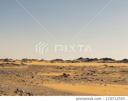 egypt, sahara, sand dunes 128712503