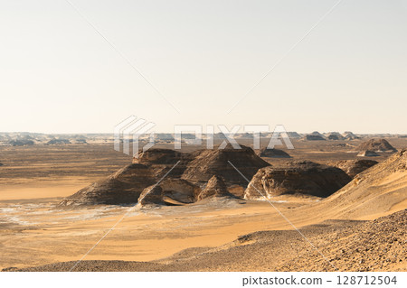 egypt, sahara, sand dunes 128712504
