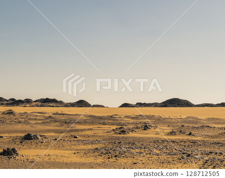 egypt, sahara, sand dunes 128712505