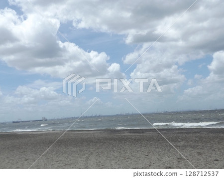 White clouds and blue sky on the Inage coast White clouds and blue sky on the Inage coast 128712537