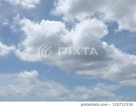 White clouds and blue sky on the Inage coast 128712538