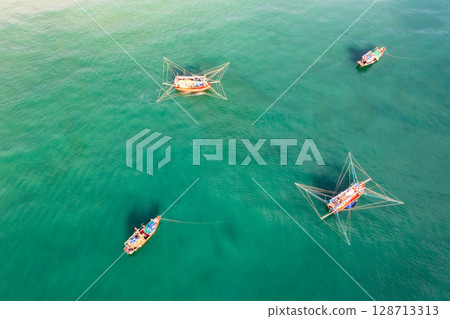 Morning Fish Market at Binh Minh Beach, Quang Nam Province, Vietnam 128713313
