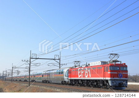 EF8195 Electric Locomotive Pulling Cassiopeia Journey Rainbow Color EF8195 Electric Locomotive Pulling Cassiopeia Journey Rainbow Color 128714144