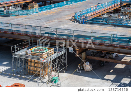 施工現場及檢修平台 128714556