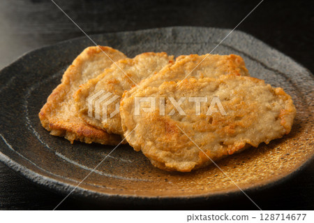 烤小沙丁魚 128714677