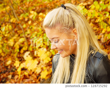 Fashion woman relaxing in autumn park Fashion woman relaxing in autumn park 128715292