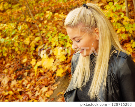 Fashion woman relaxing in autumn park Fashion woman relaxing in autumn park 128715293