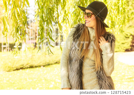 Adorable woman in sunglasses Adorable woman in sunglasses 128715423