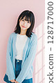 穿著牛仔褲的女人 [AI 生成圖像] 128717000